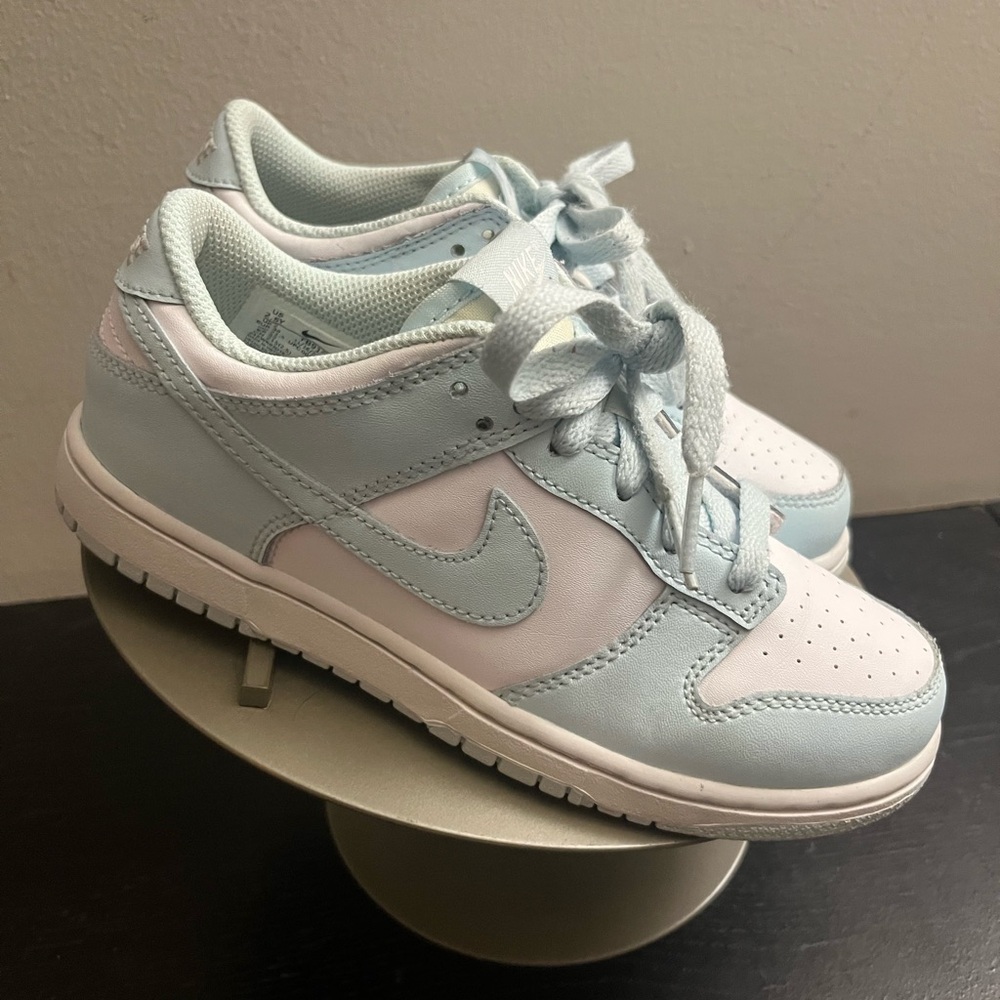 Nike Blue Sneakers Classic Design (little kids)
Size 2 1/2 - Picture 1 of 6